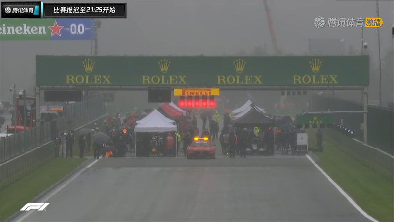 F1����ʱվ�Ƴٵ���21��25�֣����еĳ��ֶ�����������