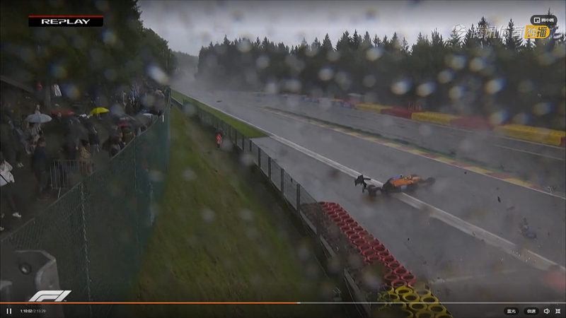 诺里斯在F1比利时排位赛中遭遇严重撞车